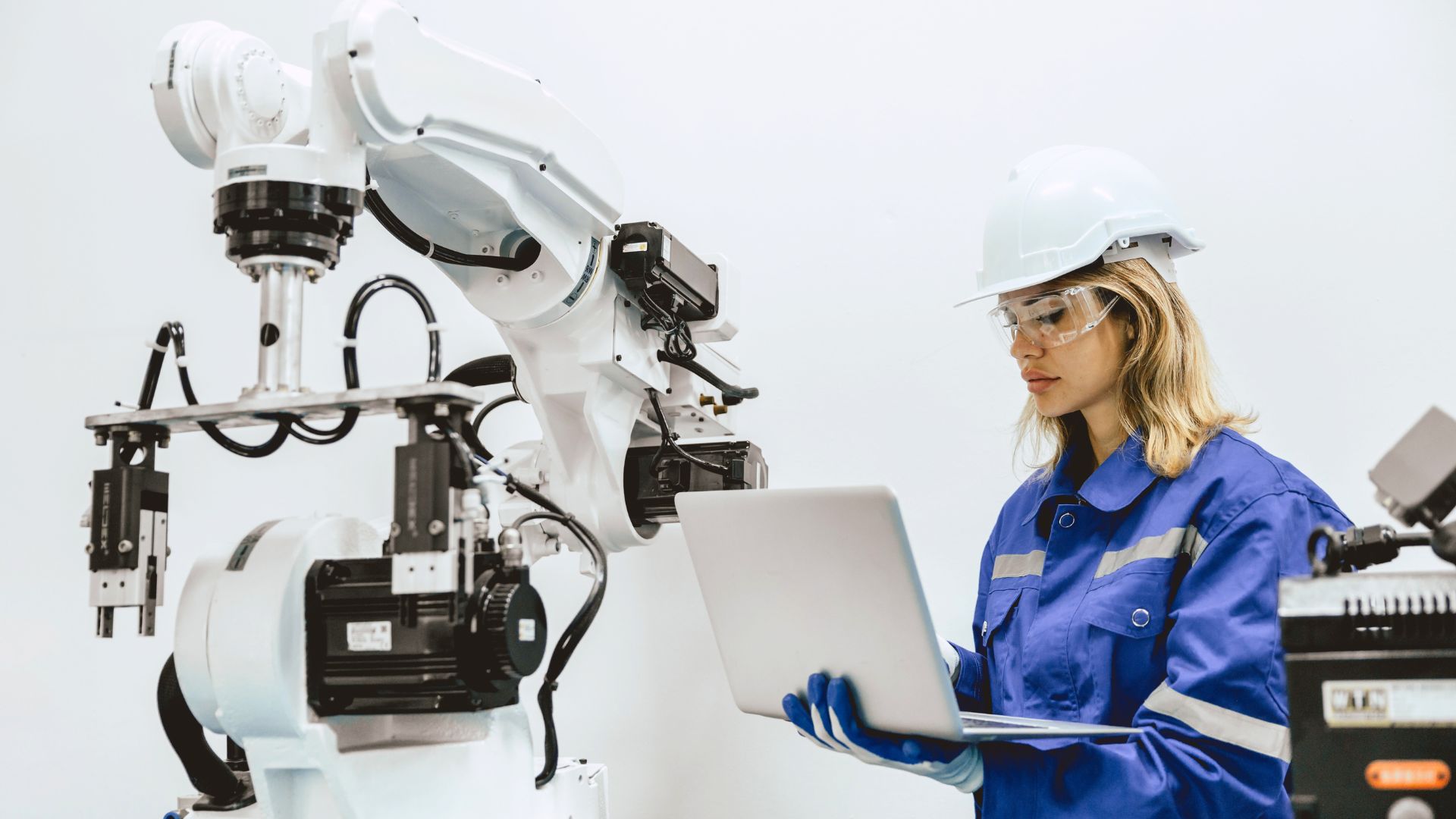 Career Paths for Women in Non-Traditional Industries